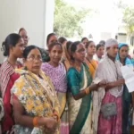 CG : अंग्रेजी शराब दुकान को बंद कराने की मांग को लेकर जनदर्शन में पहुंची थी महिलाएं , कलेक्टर ने कह दी ऐसी बात ,कलेक्टोरेट में ही नाराज महिलाओं ने की जमकर नारेबाजी, जानें पूरा मामला …