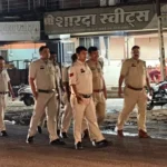 कटघोरा थाना प्रभारी एम बी पटेल उतरे सडक पर पुलिस का पैदल मार्च, सुरक्षा व्यवस्था का लिया जायजा; यातायात नियम तोड़ने वालों पर हुई कार्रवाई